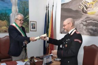 Conferimento encomio al Luogotenente C.S. Luciano Massimo Le Donne