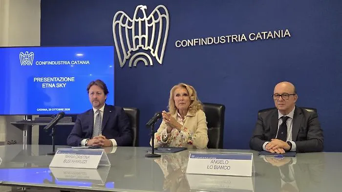 Etna Sky, la Sicilia lancia la sua compagnia aerea presentato il piano industriale a Catania
