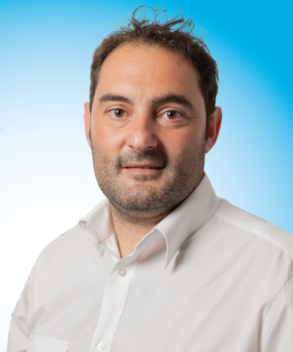 Gaetano Saltalamacchia lascia Forza Italia e costituisce il gruppo “Futuro Nazionale”.