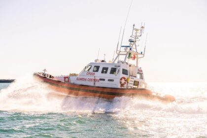 81enne soccorso via mare dalla Guardia Costiera